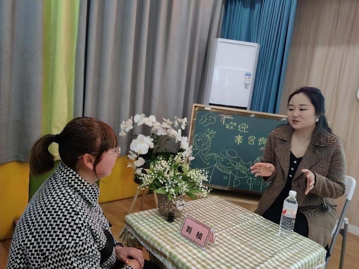 翠屏区家长学校走进菜幼，点亮科学育儿之路——家庭教育公益讲座与咨询服务同步开展